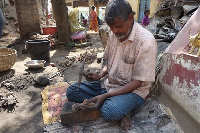 Démoulage de la statue après cuisson- Ouest Bengal