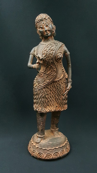 Statue Dokhra women flower  India 