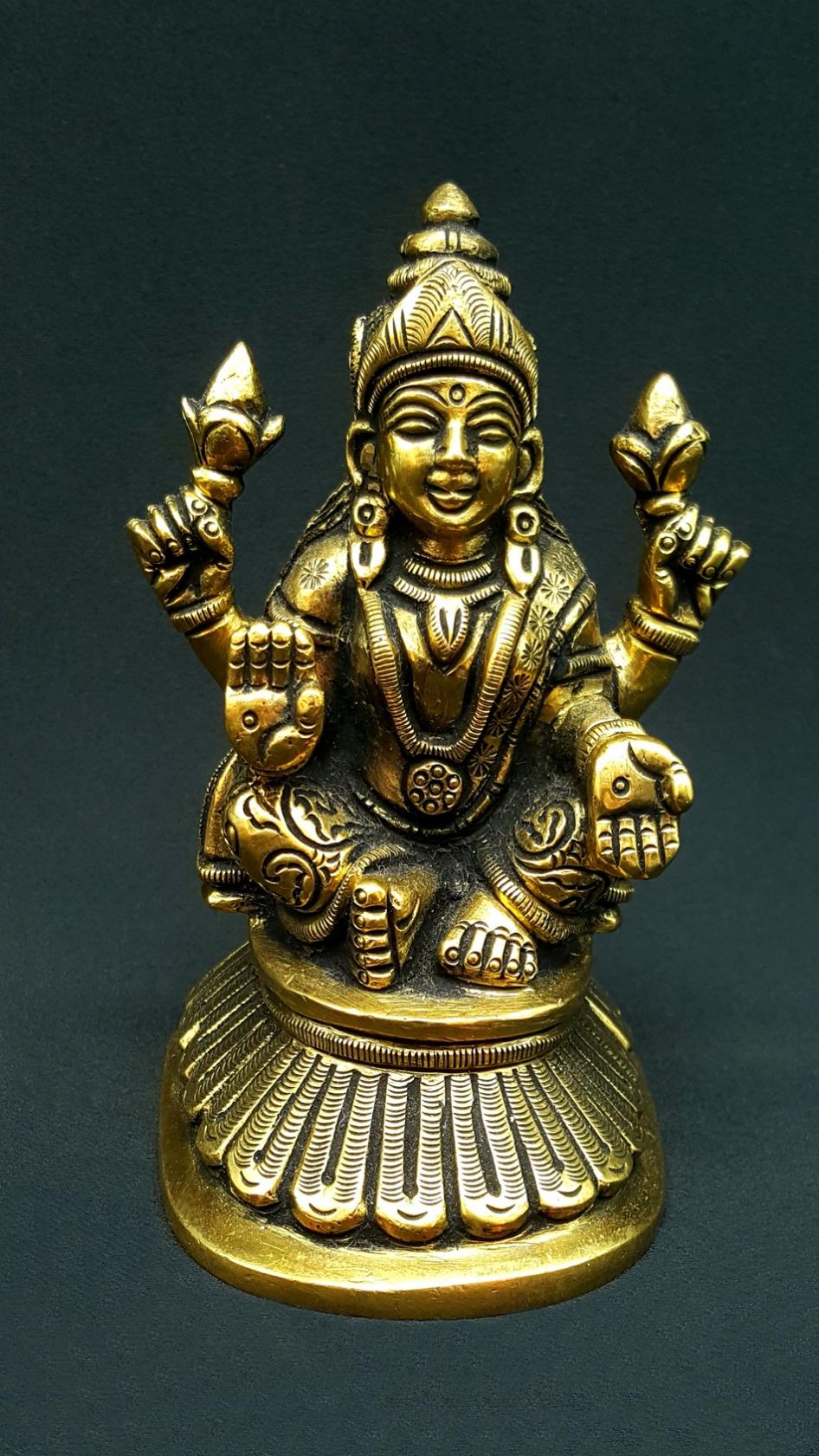 Dana Lakshmi statue 