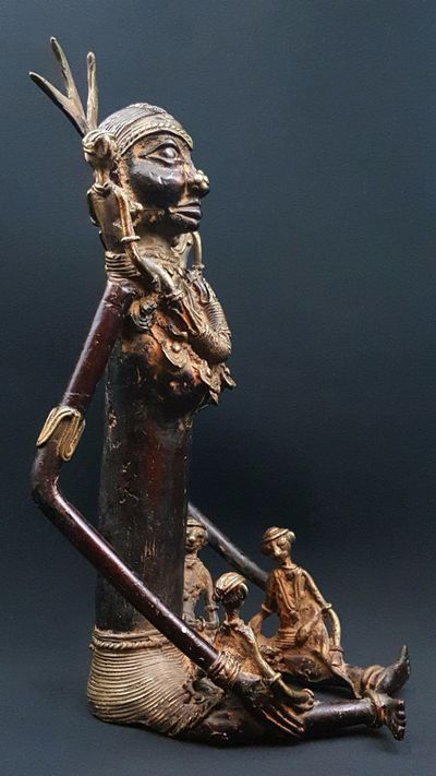 Statue Femme Bastar avec ses enfants