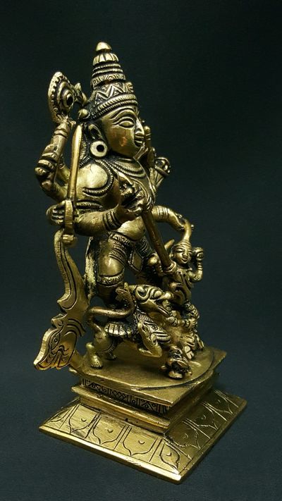 Statue Durga Mahishasuramardini