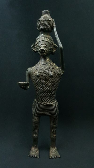 Statue Femme Gond