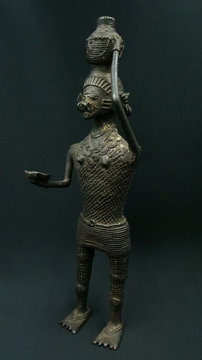 Gond woman statue 