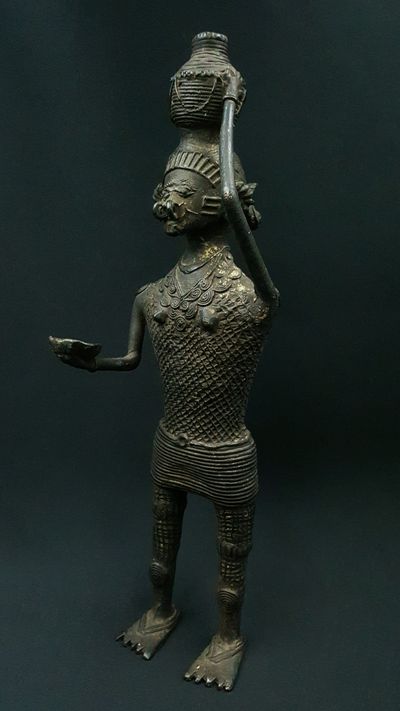 Statue Femme Gond