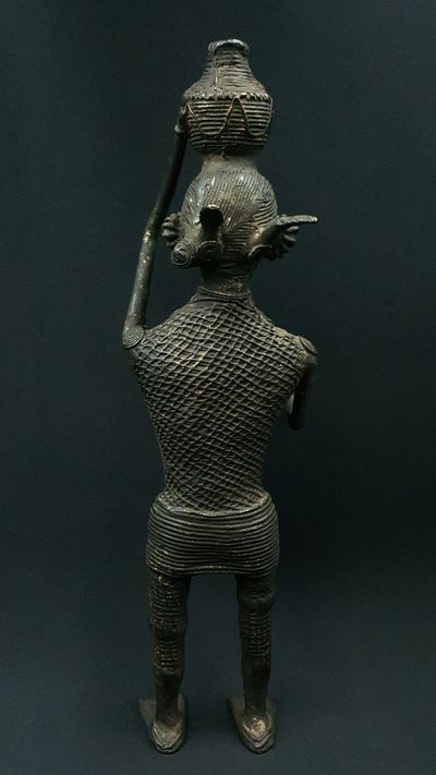 Statue Femme Gond