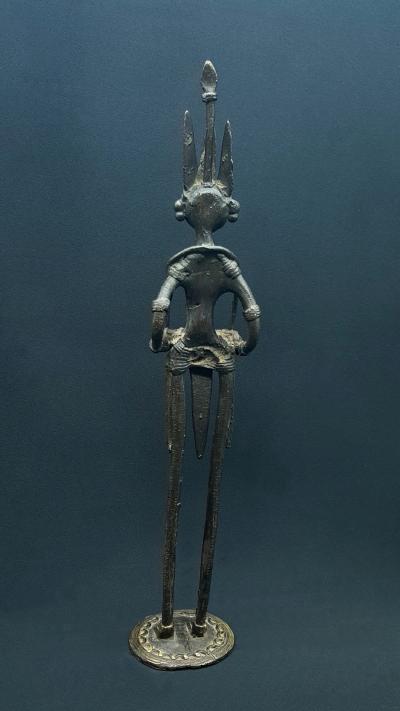 Dholak: the slender musician statue