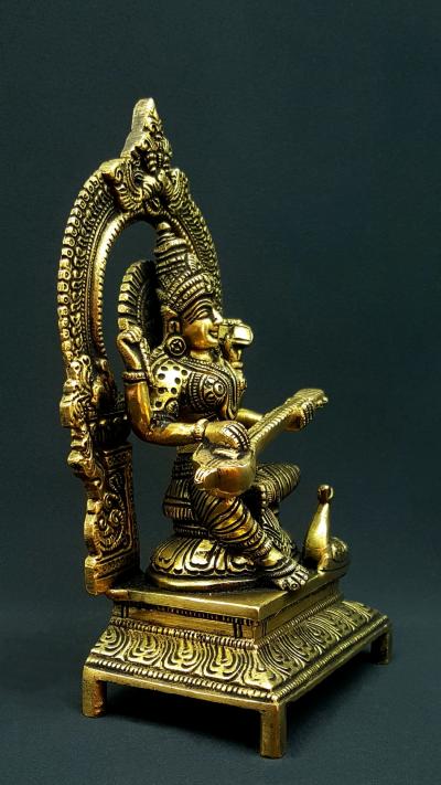 Statue Saraswati