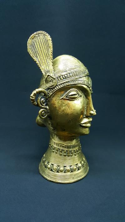 Statue Bastar Femme Plume