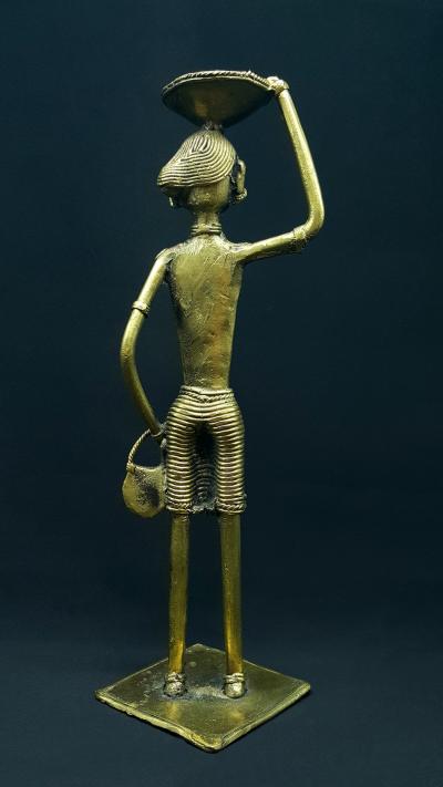 Bastar woman carrying a tray Statuette 