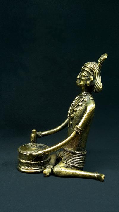 Statue Femme assise en cuisine 