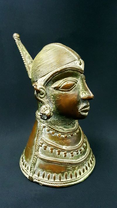 Statue Buste femme Bastar : une grande force intérieure