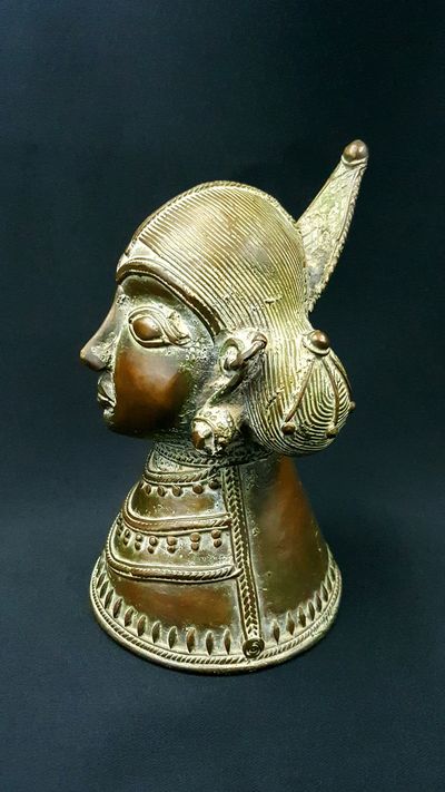 Statue Buste femme Bastar : une grande force intérieure